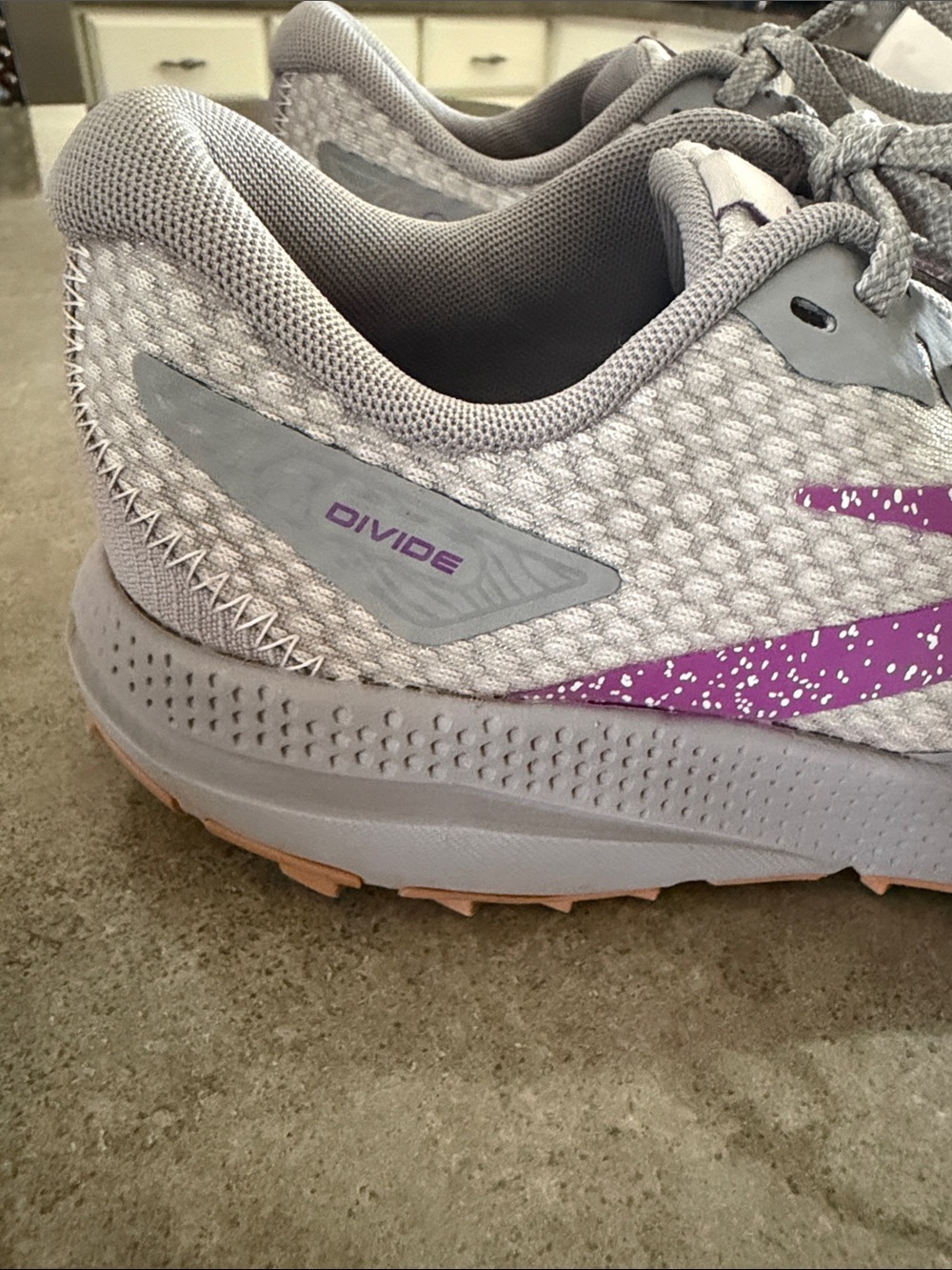 Brooks Women’s Divide 4 Trail Running Shoes in Light Gray with Purple Logo - Picture 2 of 7